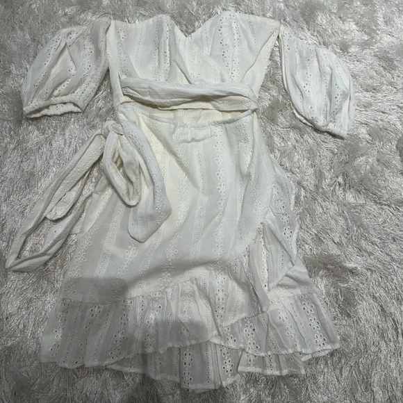 WHITE DRESS - Picture 2 of 4